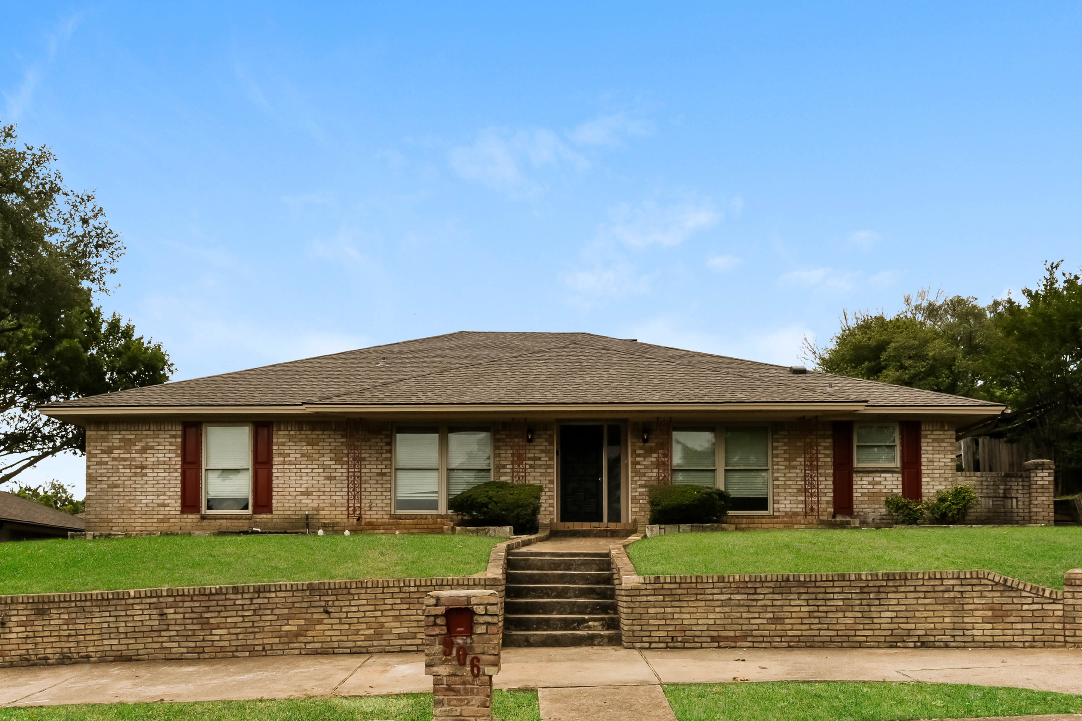 906 HEATHER KNOLL DR DESOTO, TX 75115